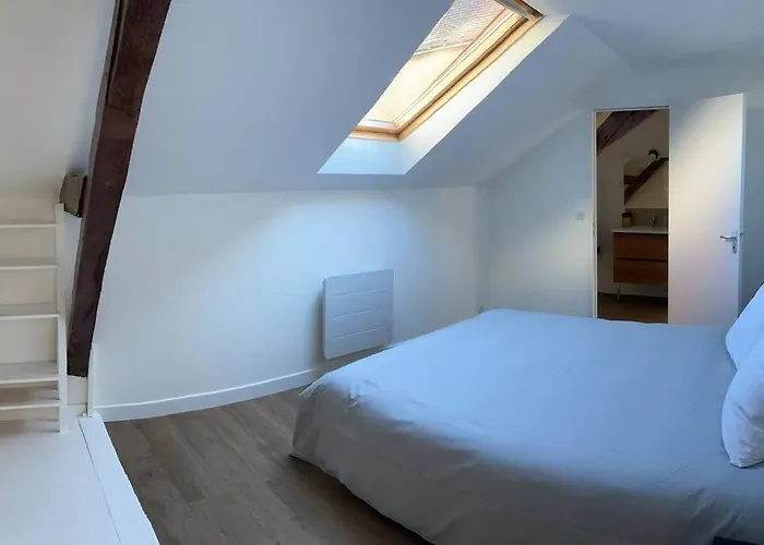 Au Bord De La Mayenne